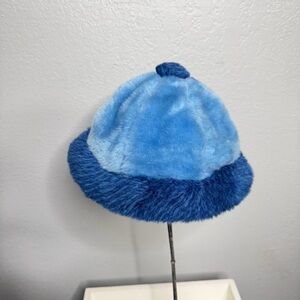 Vintage 60s faux fur pom pom hat
